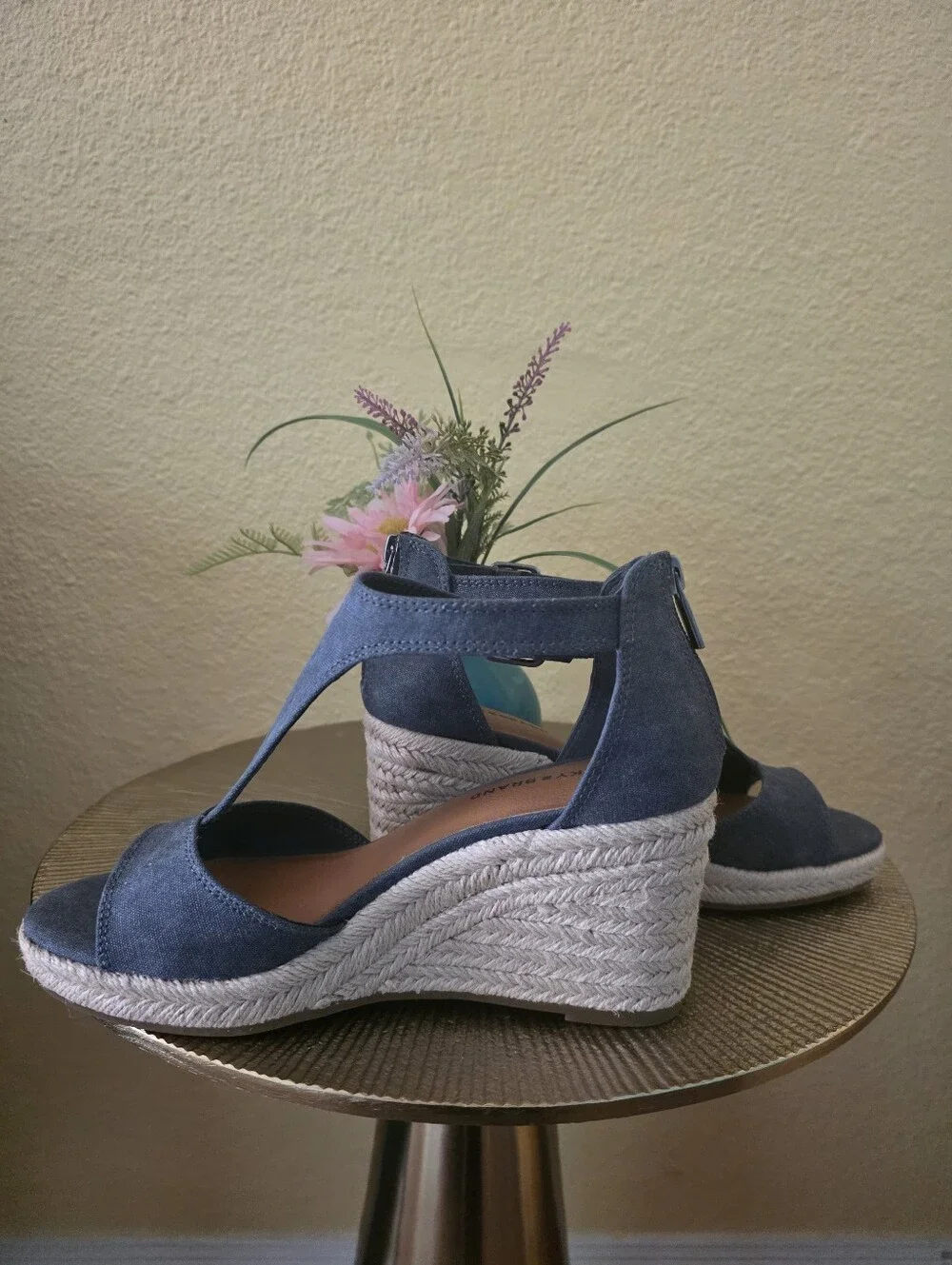 Lucky Brand features round full